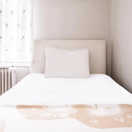 Flat With Balcony Near Idealtepe Marmaray Station *