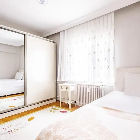 Flat With Balcony Near Idealtepe Marmaray Station *